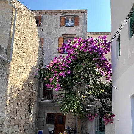 Zamaria ゲストハウス